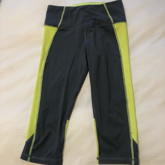 Victoria’s Secret Small Sport Crop Yoga Skinny Capri lime green mesh - Picture 4 of 8